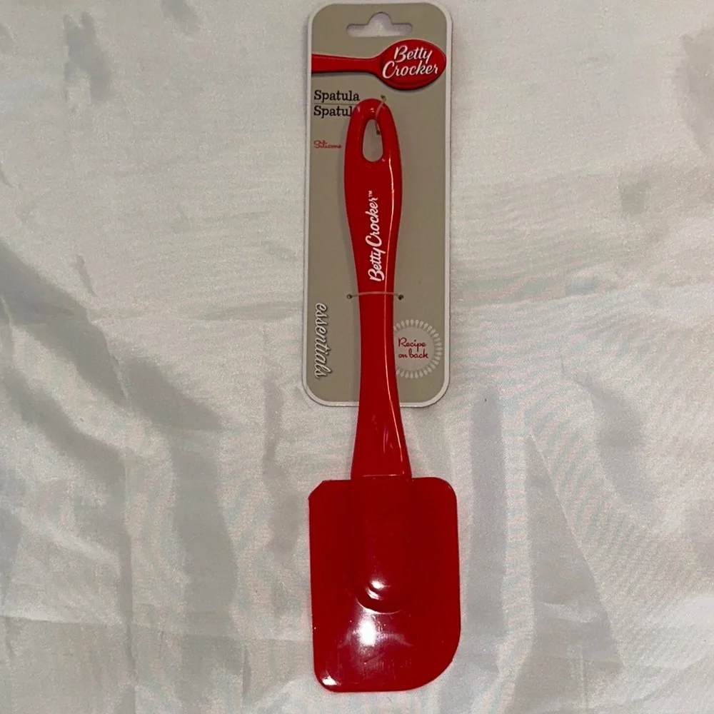4 piece red Betty Crocker measuring baking set